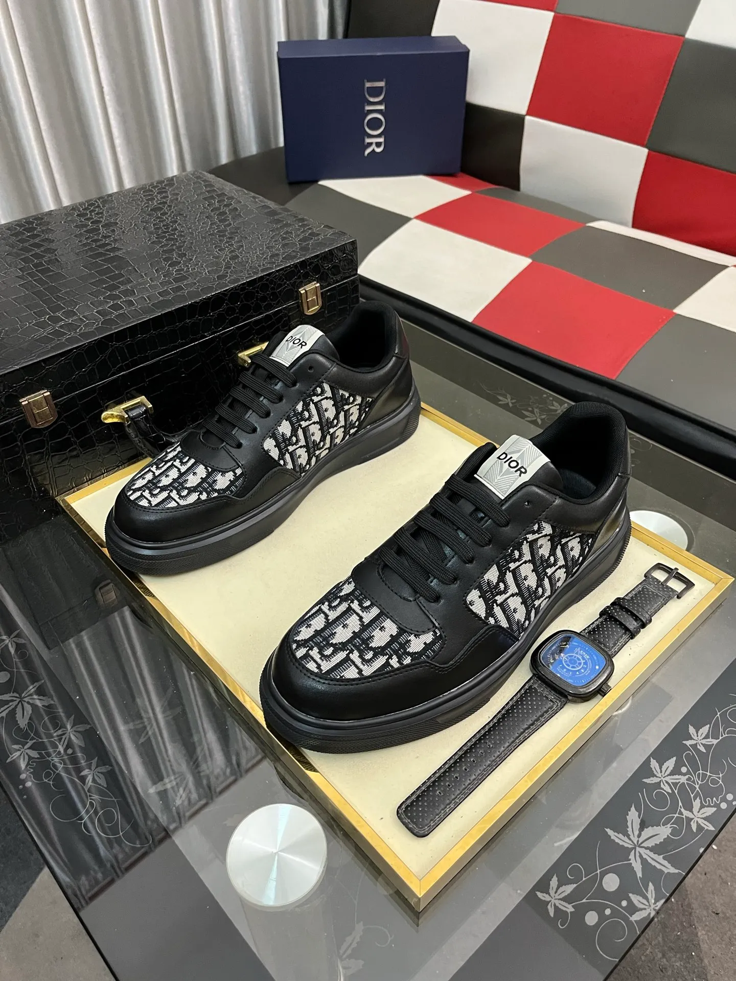 Men's men's shoes 💰420⌚️⌚️Dior unique modern style sneakers. Counter purchasing 🏃casual leather shoes😍😍 original cowhide leather imported from Italy (refuses to discolor and grind feet) soles: original soles specially provided by the original factory, super cool 😍breathable when walking 👍 style design ⚠️ super comfortable and wear-resistant original soles. Just like shooting the real thing 🎬The real thing is better Code number: 38-442️⃣Colors available